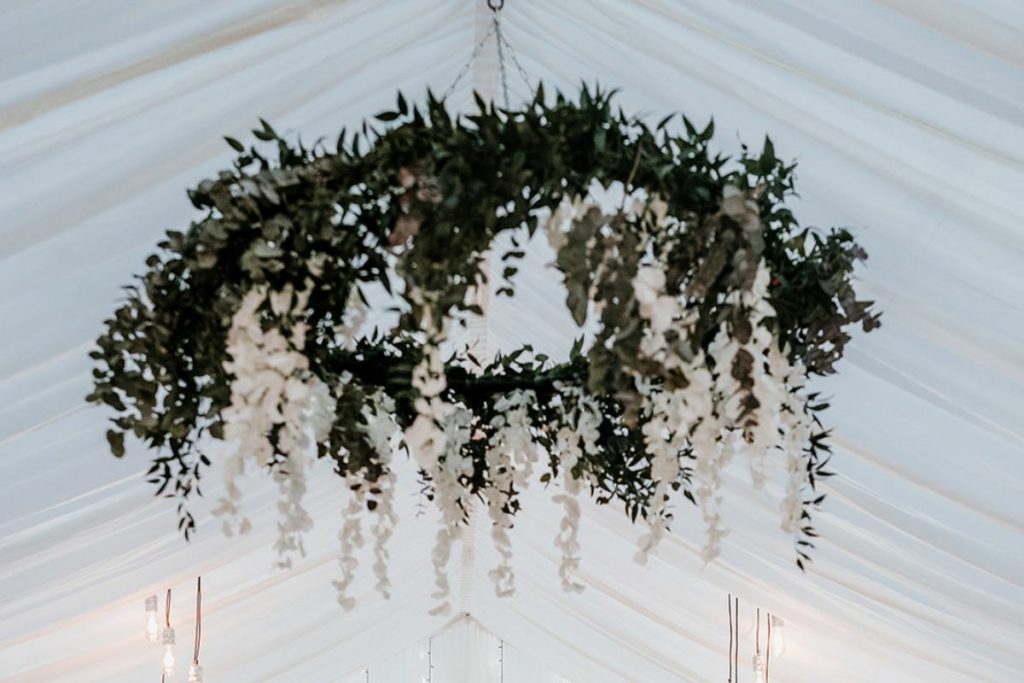 How to decorate a wedding marquee